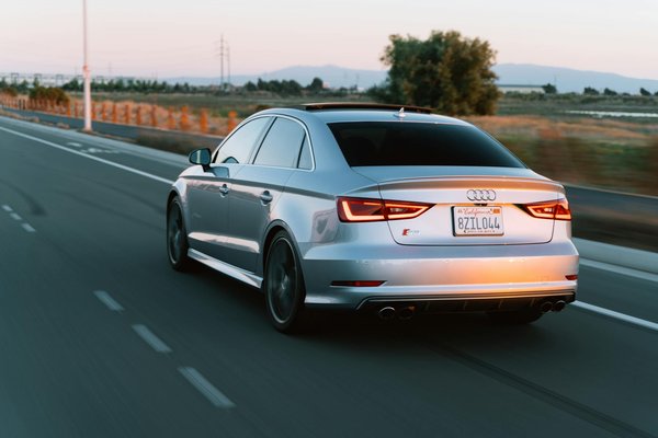 Découvrez les stickers camionnette sur mesure et durables