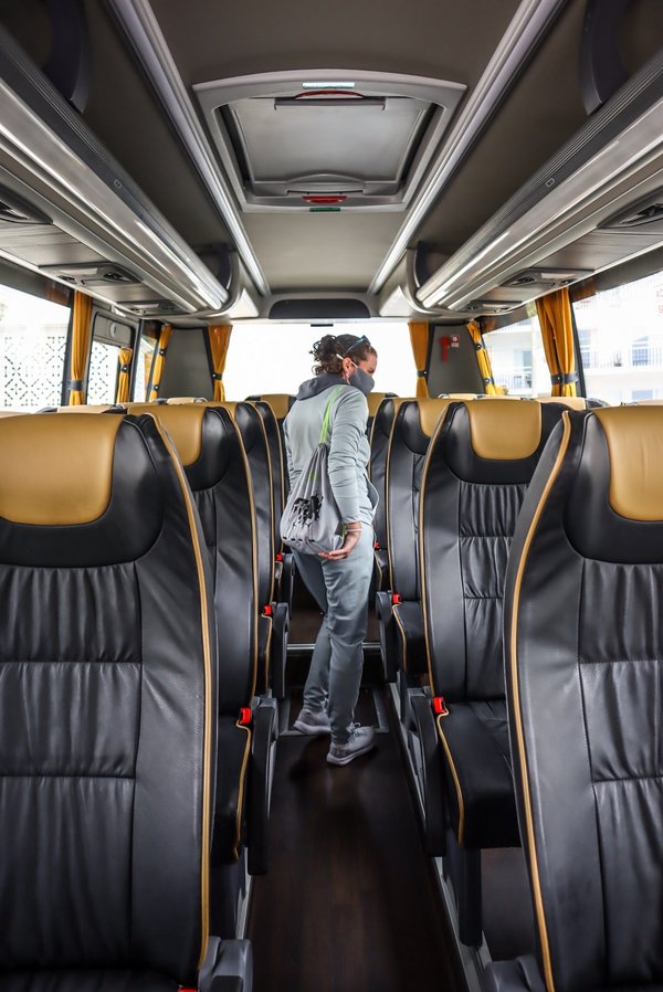 Location de minibus 9 places : confort et flexibilité à votre service